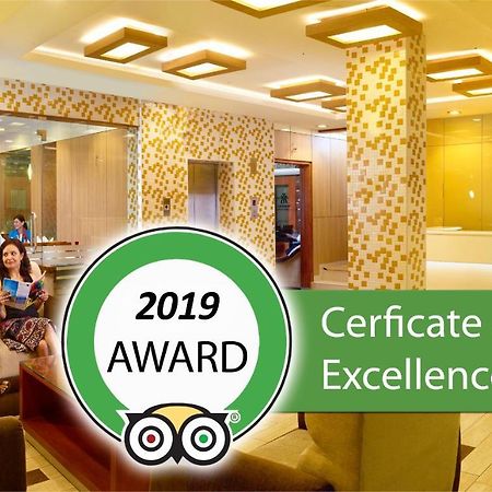 Hotel Aiswarya Kochi Exterior photo