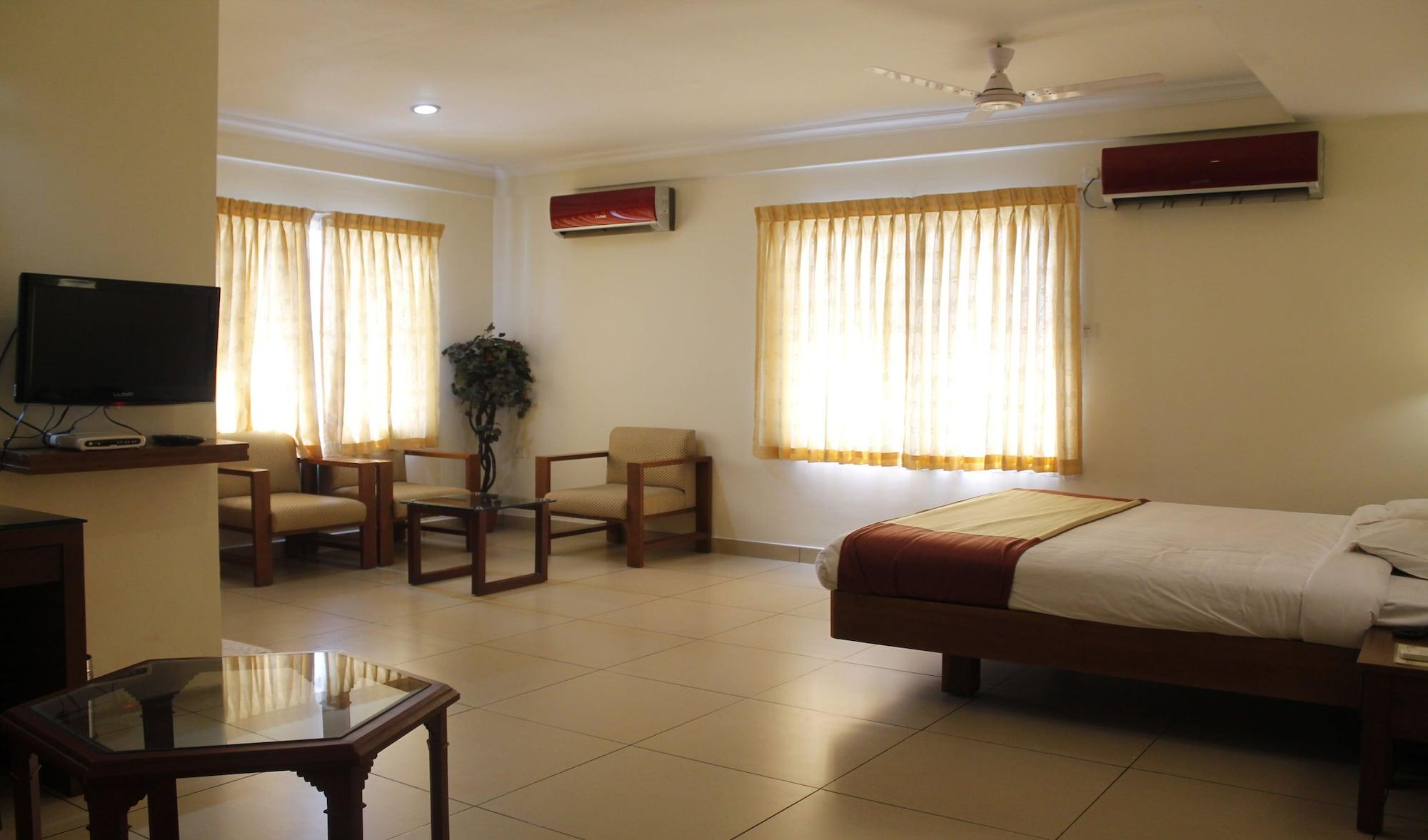 Hotel Aiswarya Kochi Exterior photo