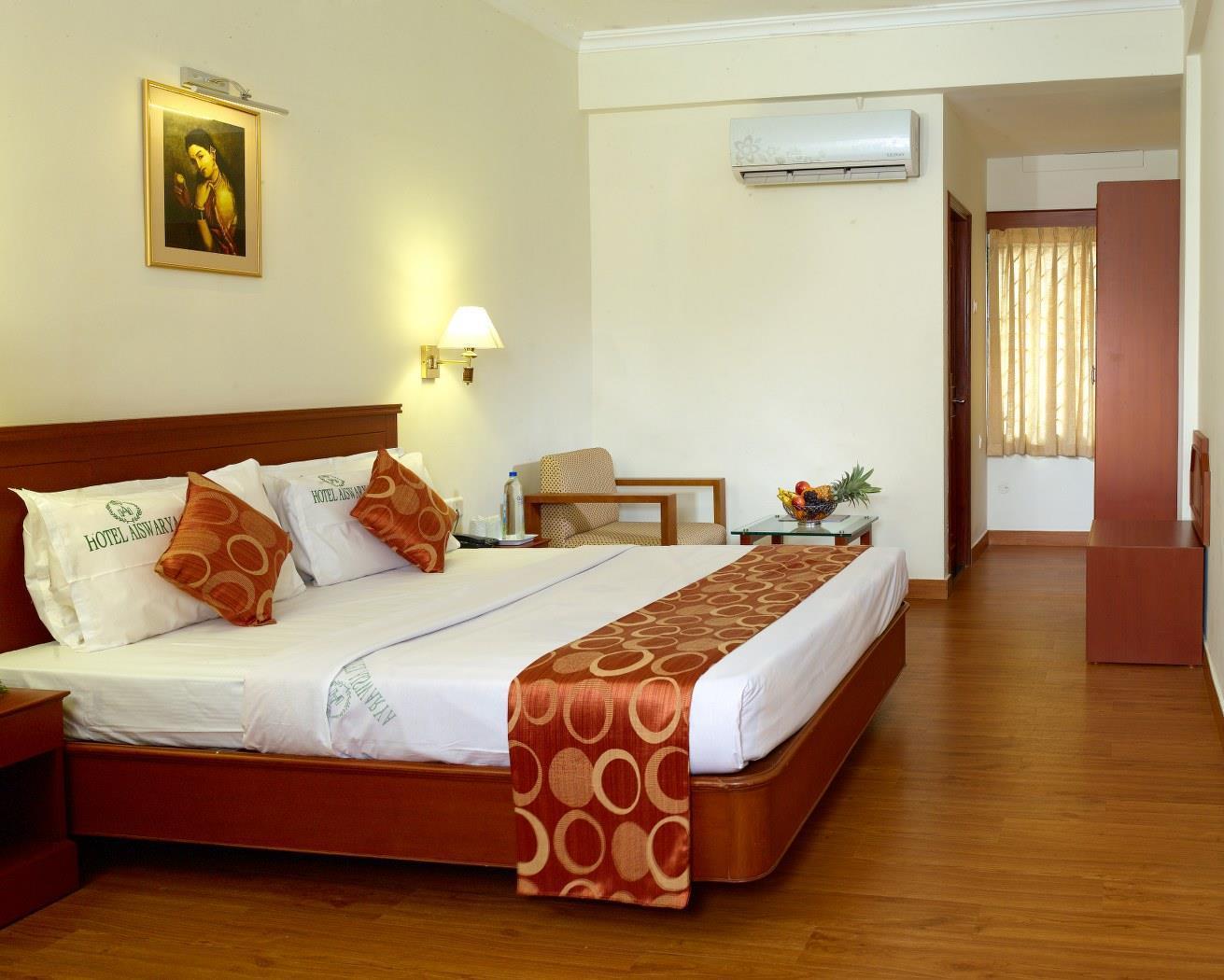 Hotel Aiswarya Kochi Exterior photo