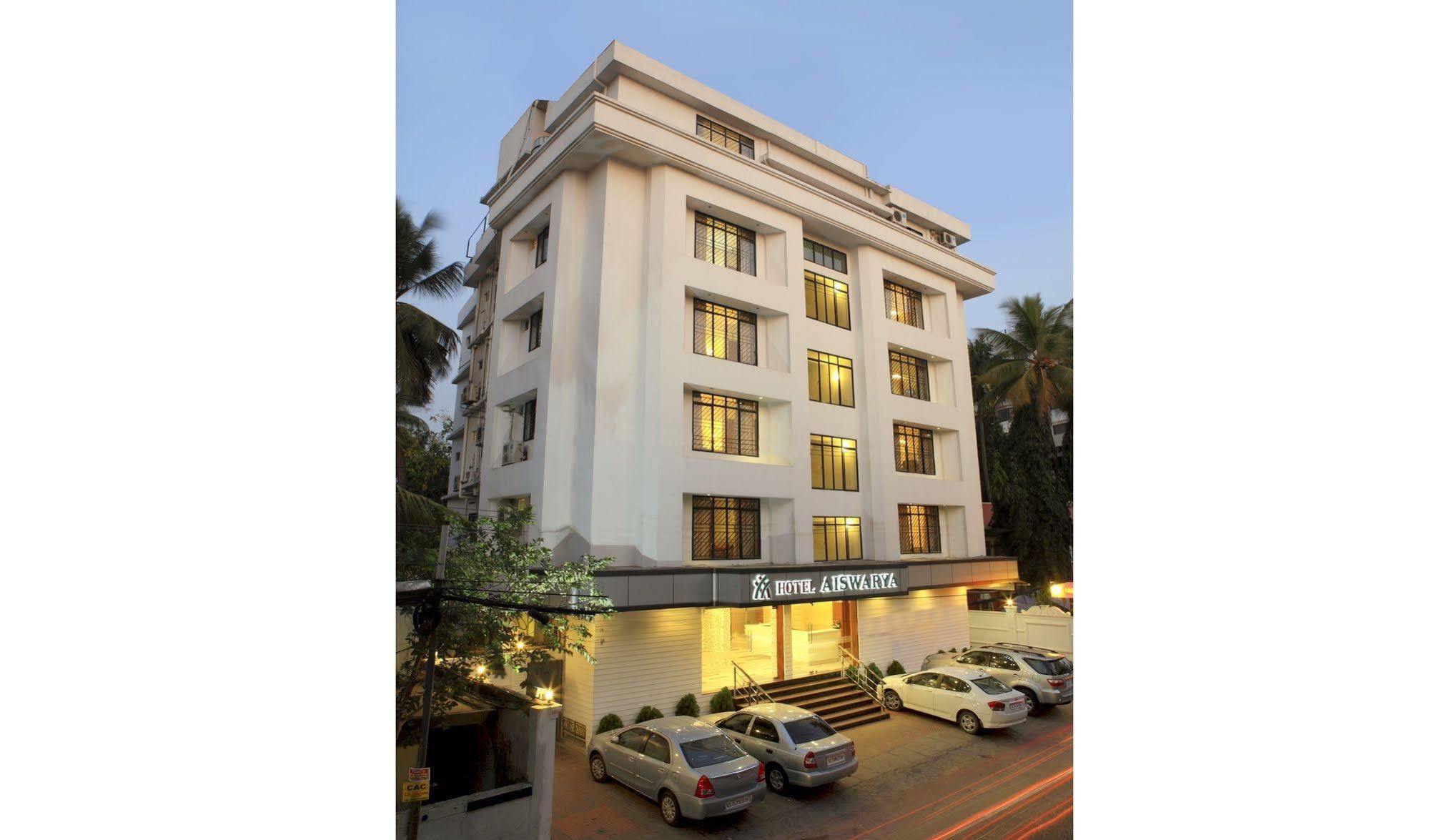 Hotel Aiswarya Kochi Exterior photo